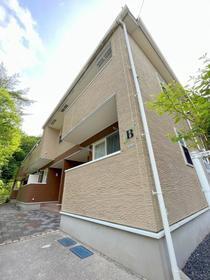 広島県呉市焼山此原町 2階建