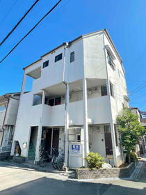 ルネ牧落 3階建