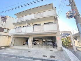 ラヴアンヌ・コート 3階建