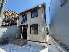 Ｆａｍｉｌｙ　ｃｏｕｒｔ 2階建
