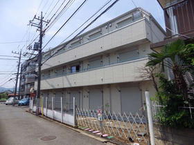 東京都八王子市散田町３ 3階建 築8年1ヶ月