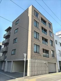 北海道札幌市中央区南二条西１３ 5階建 築21年5ヶ月