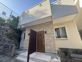 兵庫県神戸市中央区中島通３ 2階建 築9年5ヶ月