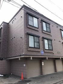北海道札幌市中央区南八条西１２ 3階建 築20年2ヶ月