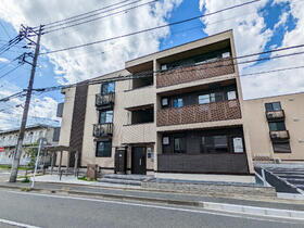 群馬県前橋市紅雲町２ 3階建 