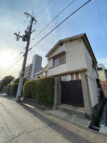 兵庫県神戸市東灘区本山北町１ 2階建