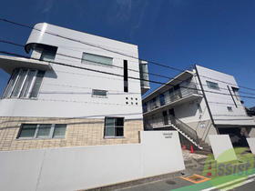 兵庫県西宮市甲子園浜田町 3階建