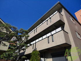 兵庫県神戸市須磨区月見山本町１ 3階建