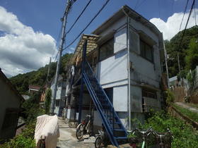 兵庫県神戸市兵庫区五宮町 2階建