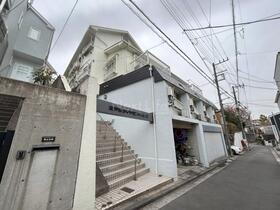 神奈川県横浜市西区西戸部町１ 4階建