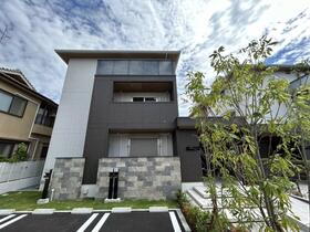 大阪府高槻市下田部町１ 地上3階地下1階建 