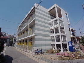 兵庫県尼崎市建家町 3階建