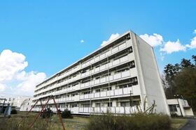 山形県米沢市万世町牛森 賃貸マンション