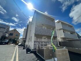 大阪府枚方市藤阪中町 3階建