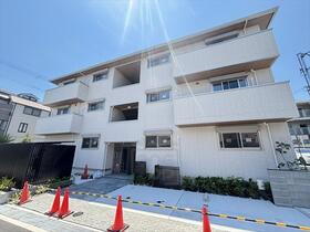 大阪府茨木市蔵垣内２ 3階建