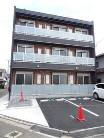 ＣＡＬＭ一本杉 3階建