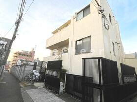 東京都新宿区弁天町 3階建