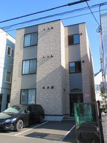 北海道札幌市中央区北三条西２６ 3階建 築15年10ヶ月