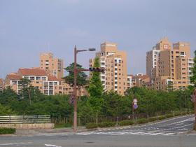 兵庫県三田市学園３ 7階建 築32年4ヶ月