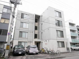 北海道札幌市中央区南四条西１３ 4階建 築11年8ヶ月