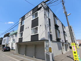 北海道札幌市白石区東札幌三条４ 2階建