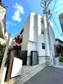 東京都練馬区貫井３ 3階建 築8年11ヶ月