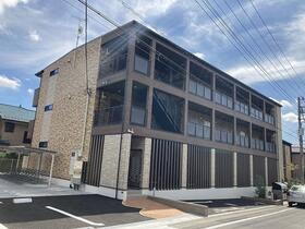 リオ 3階建