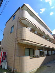 ピュアコ－ポヤマザキ 3階建
