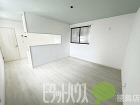 徳島県徳島市住吉６  2階建