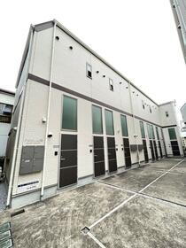 東京都足立区綾瀬１ 築9年7ヶ月 2階建