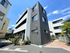 埼玉県富士見市鶴瀬東１ 3階建