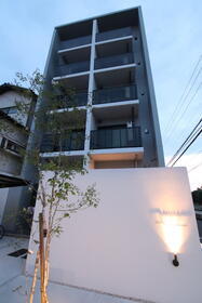 ＣＯＺＹ県立美術館前