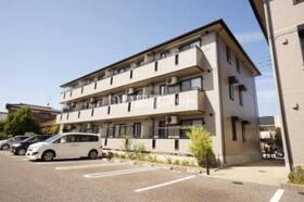 ロイヤルタウン松崎　Ａ／Ｂ 3階建