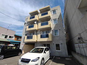 ピクシーガーデン美園 4階建