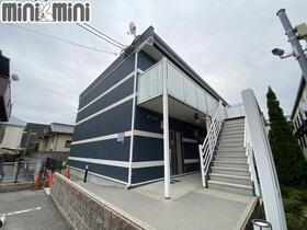 兵庫県宝塚市鹿塩１ 2階建
