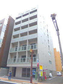 アーネスト川口