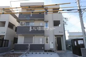 埼玉県さいたま市緑区美園５ 築4年1ヶ月 3階建