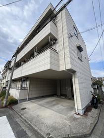 神奈川県横浜市金沢区六浦南２ 3階建 築32年3ヶ月