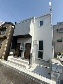 大阪府松原市東新町１ 2階建
