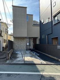 東京都小金井市緑町１ 3階建 築6年9ヶ月