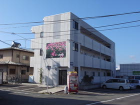 山形県山形市青田５ 3階建
