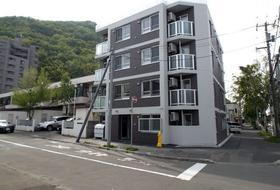 北海道札幌市中央区南七条西２５ 4階建 築8年2ヶ月