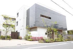 大阪府堺市堺区南三国ヶ丘町３ 3階建 築8年10ヶ月