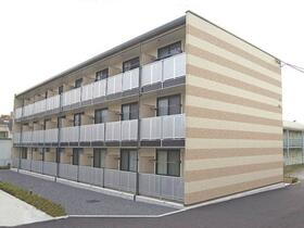 レオパレスストラーダ 3階建