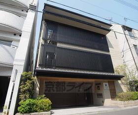 シュシュパルク六条院 4階建