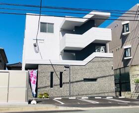 福岡県福岡市東区筥松４ 3階建