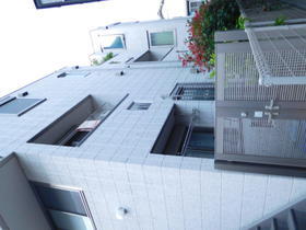 東京都北区神谷１ 3階建 築8年9ヶ月