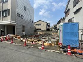 兵庫県尼崎市道意町６ 3階建 