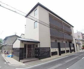 サクシード深草 4階建