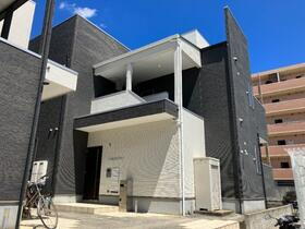 福岡県福岡市東区松崎４ 2階建